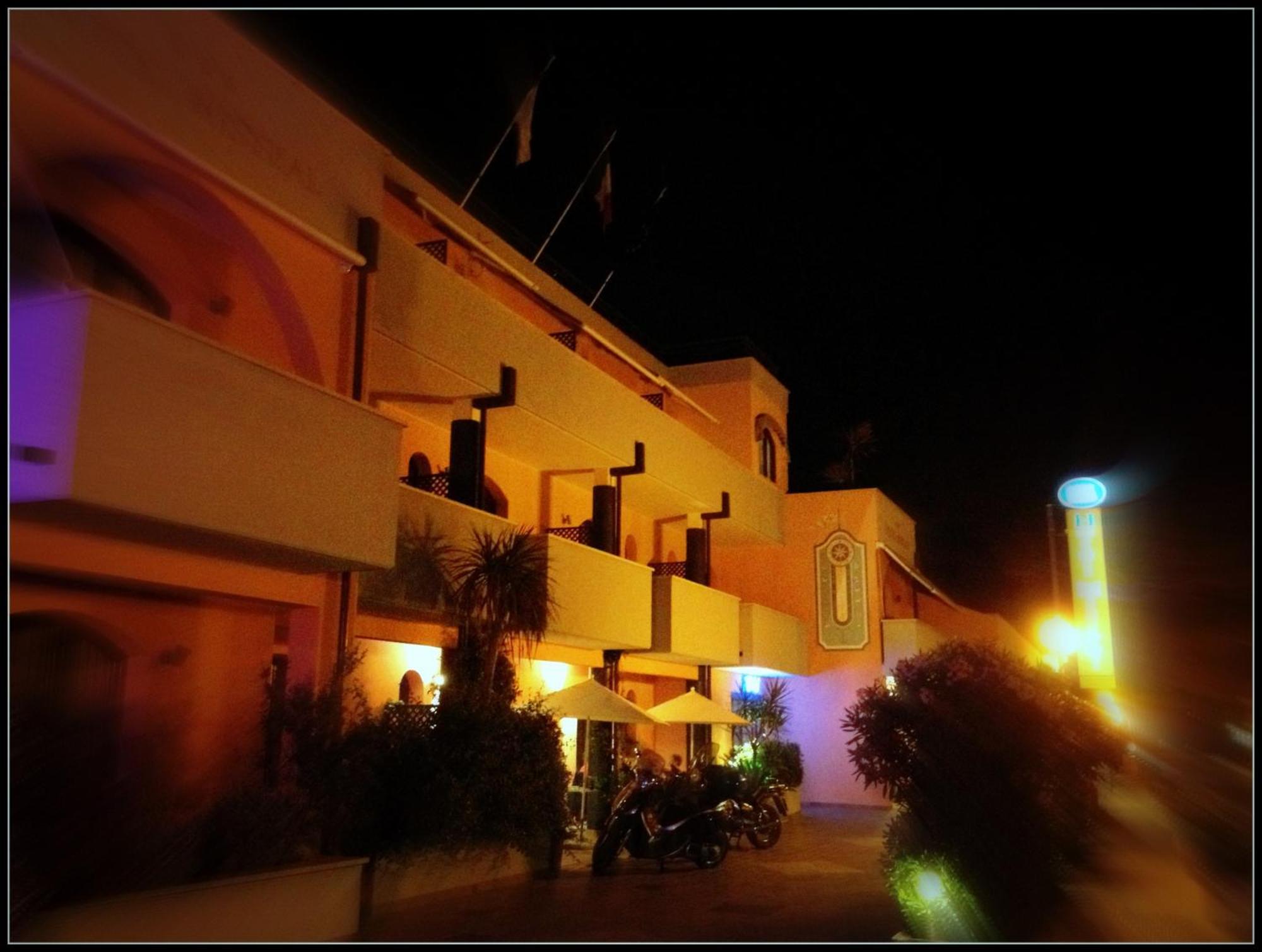 Hotel Mistral Marina di Campo Exterior photo