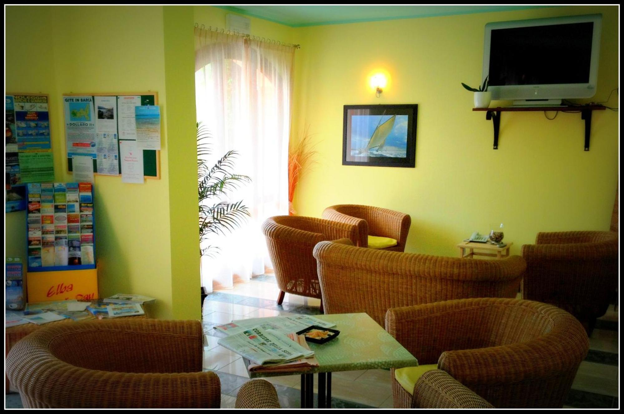 Hotel Mistral Marina di Campo Exterior photo