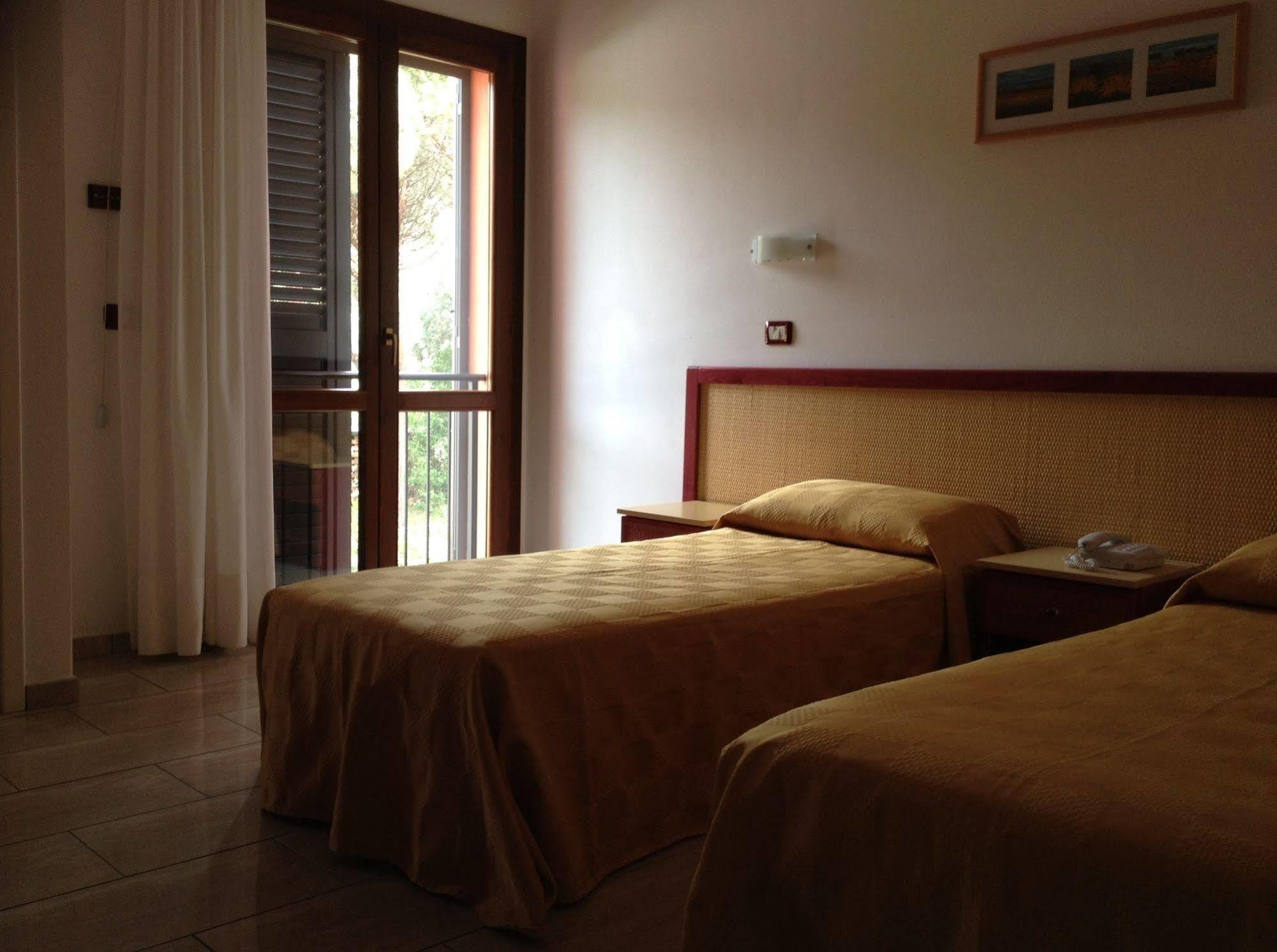 Hotel Mistral Marina di Campo Exterior photo