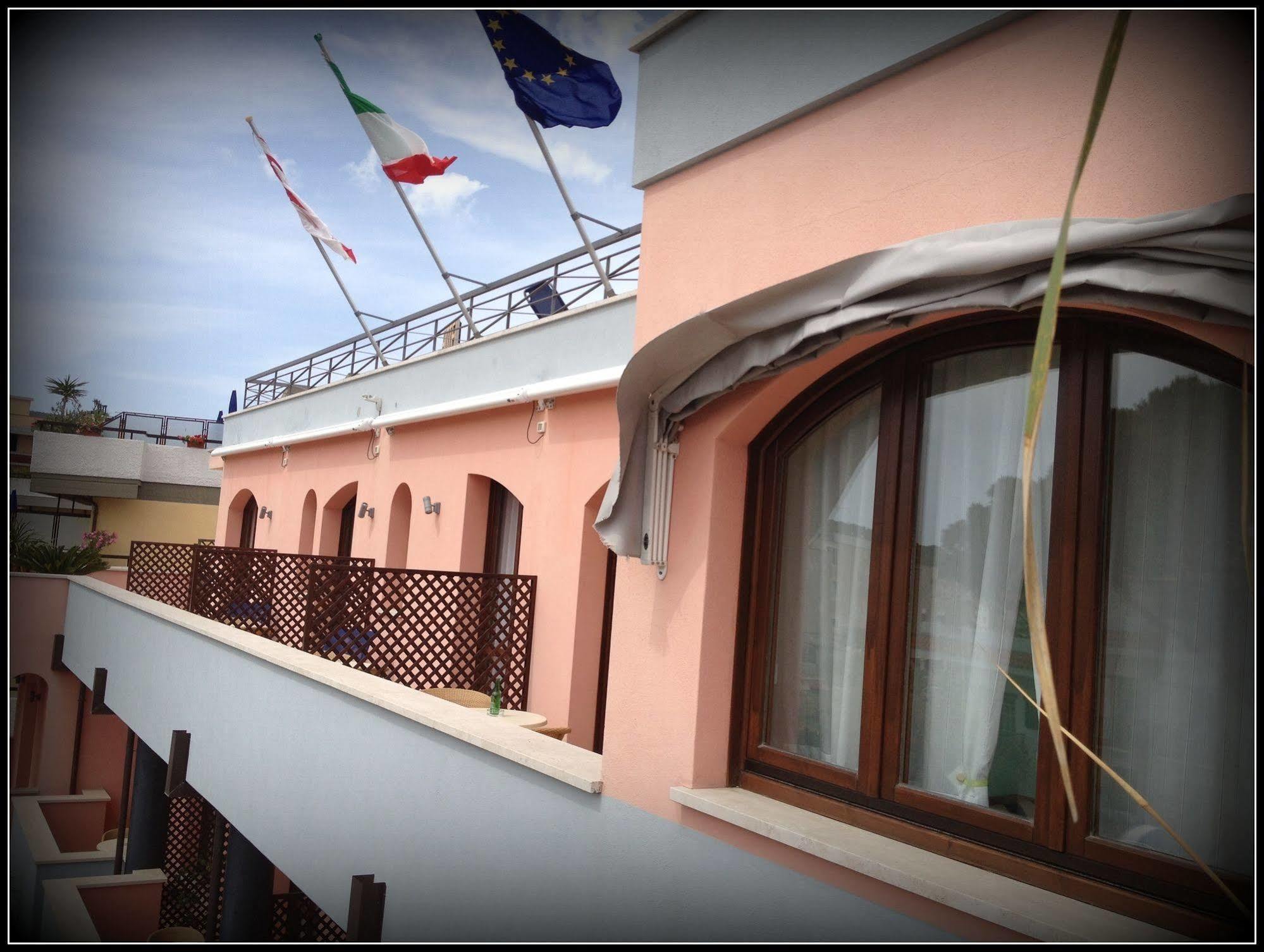Hotel Mistral Marina di Campo Exterior photo