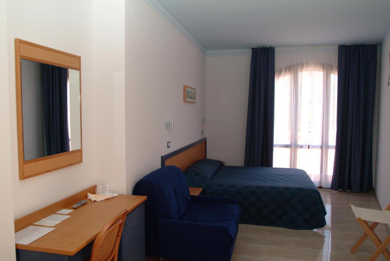Hotel Mistral Marina di Campo Exterior photo